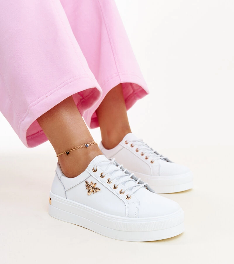 Białe skórzane sneakersy na grubej podeszwie