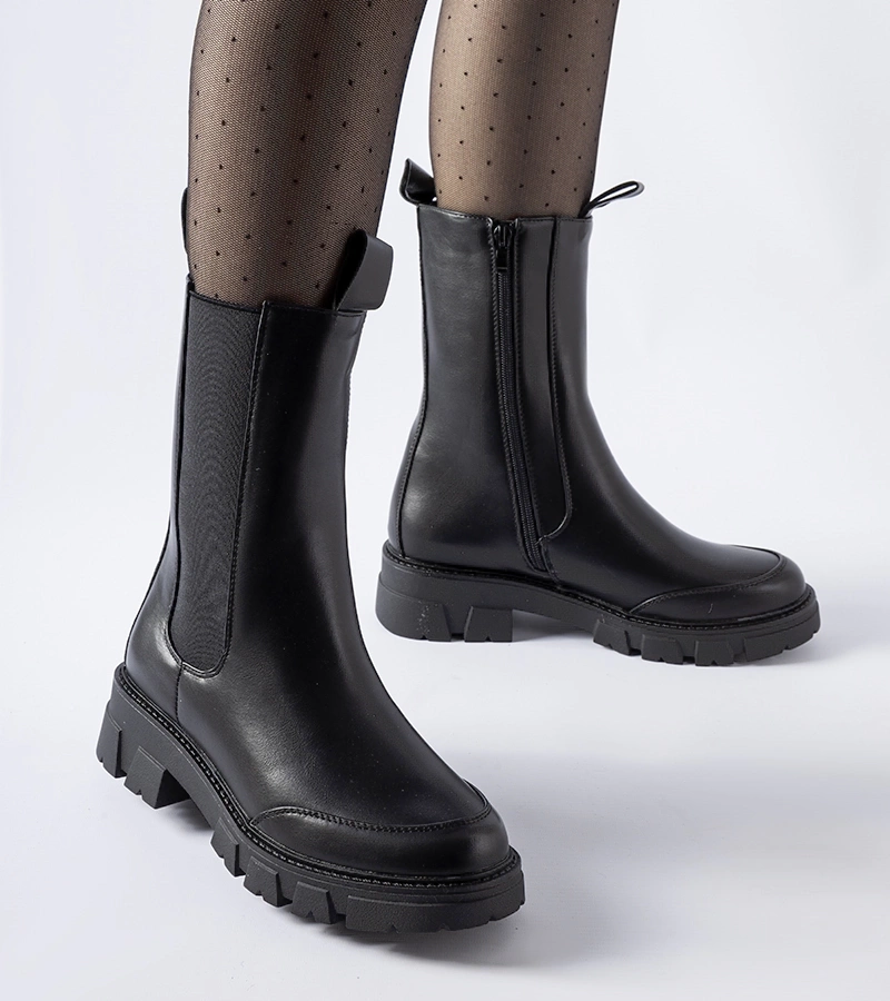 Czarne masywne ocieplane botki