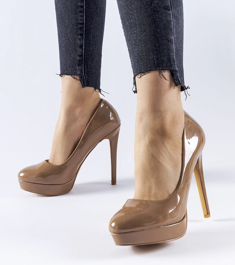 Brązowe czółenka na wysokiej szpilce