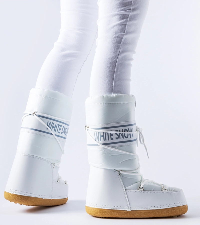 Białe lekkie ocieplane śniegowce