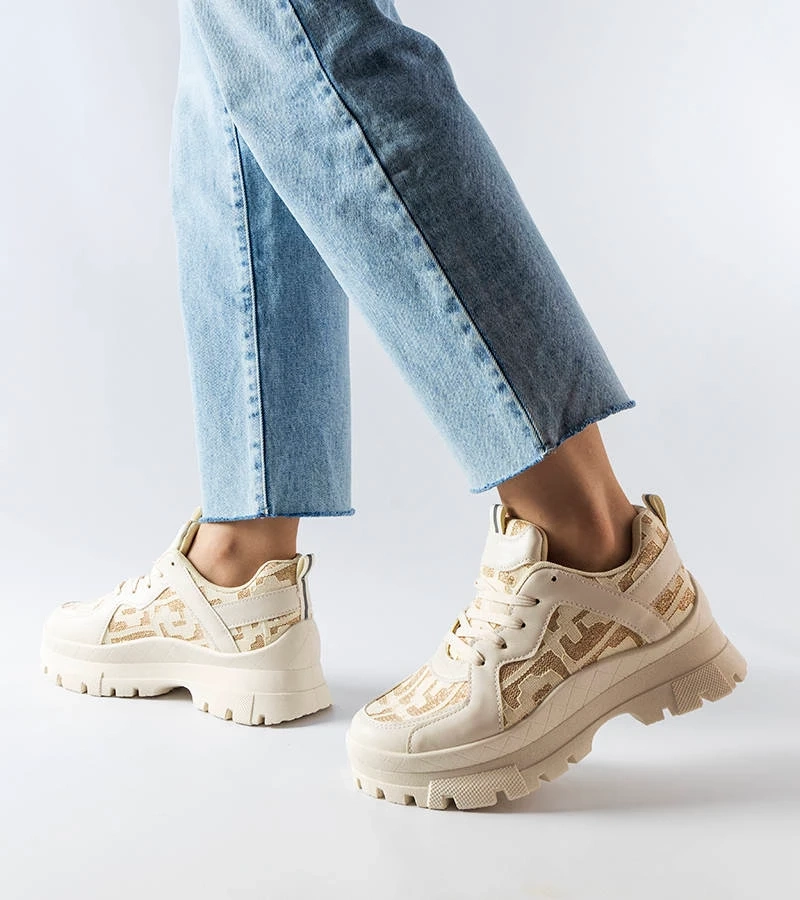 Beżowe sneakersy na podeszwie z protektorem