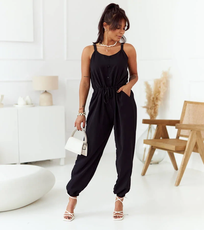 Czarna rozkloszowana sukienka na ramiączkach