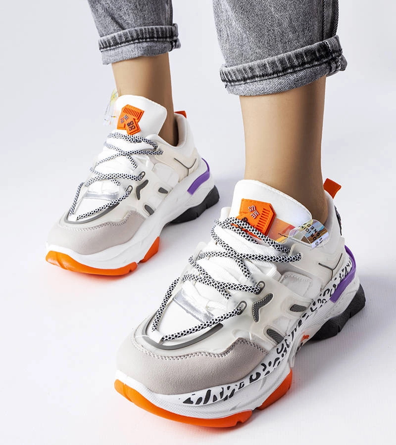 Sportowe białe obuwie na grubej podeszwie