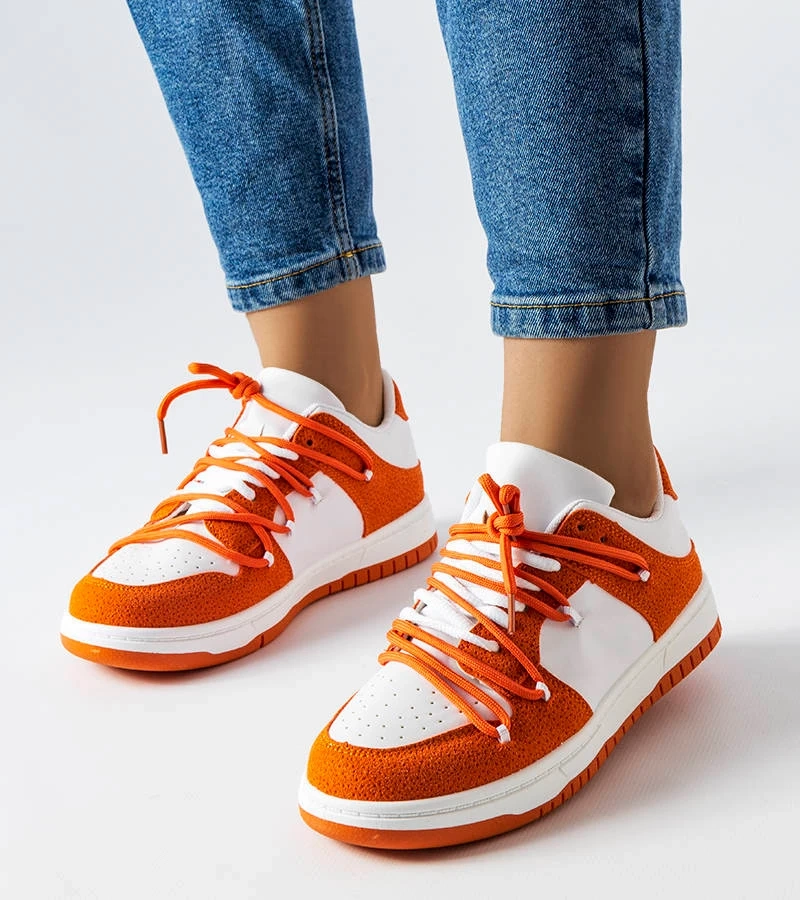 Pomarańczowe sneakersy z łączonych materiałów