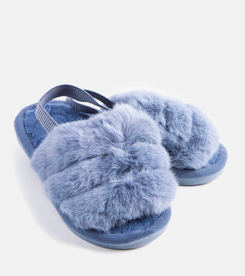 Niebieskie kapcie na gumkę