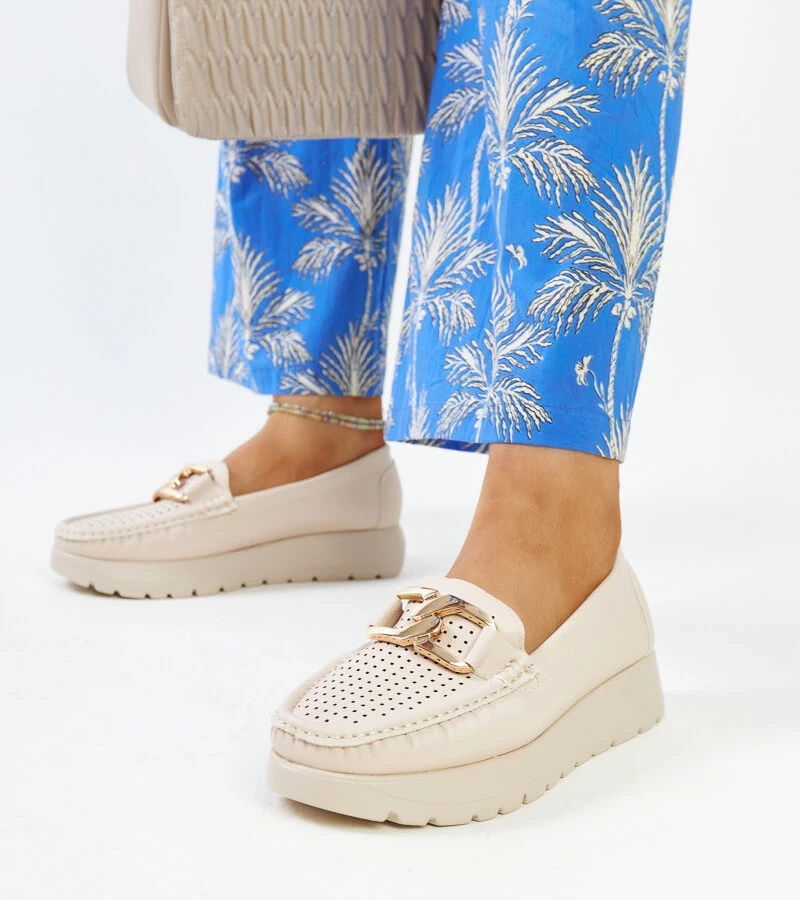 Beżowe półbuty ażurowe ze skórzana wkładką