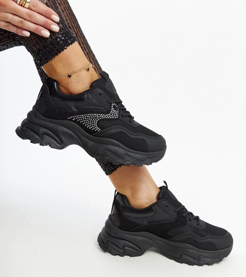 Czarne sneakersy na platformie zdobione cyrkoniami