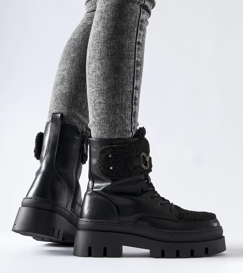 Czarne ocieplane workery z klamerką