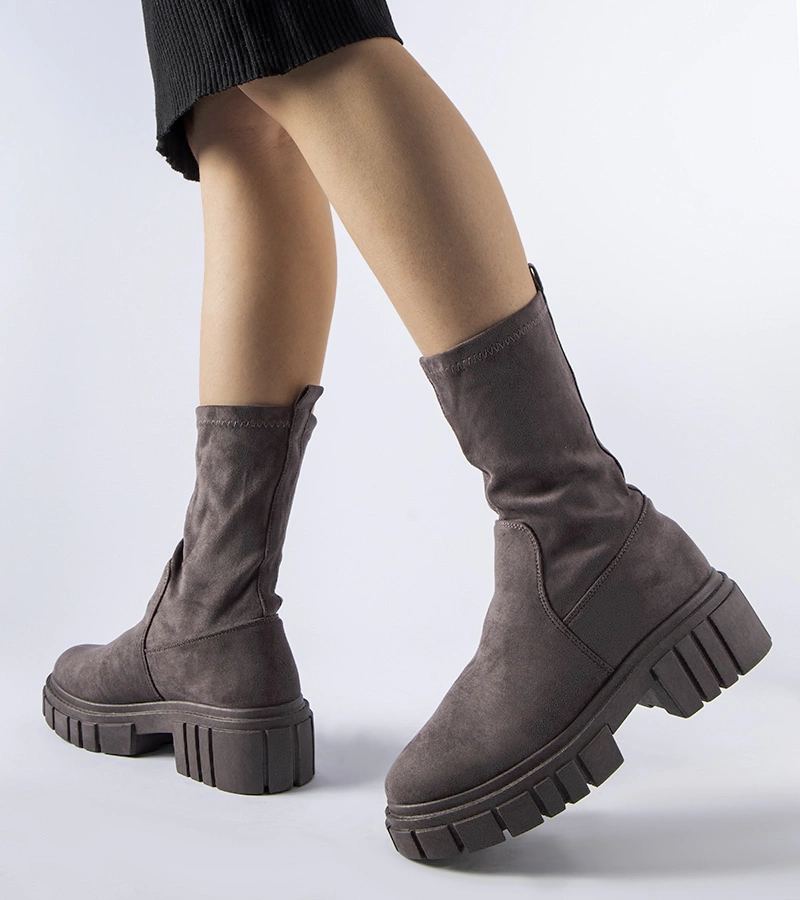 Szare wsuwane botki na masywnej podeszwie