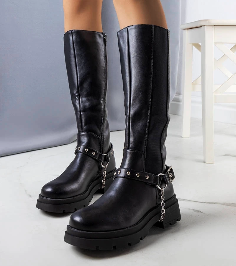 Czarne ocieplane kozaki z paskiem