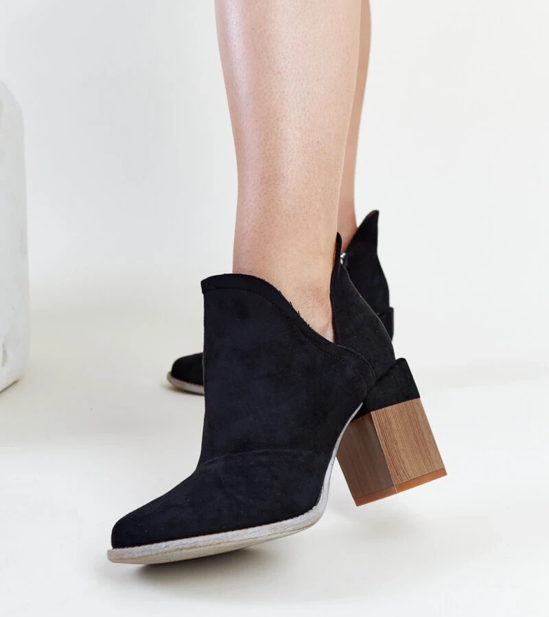 Czarne botki asymetryczne ocieplane