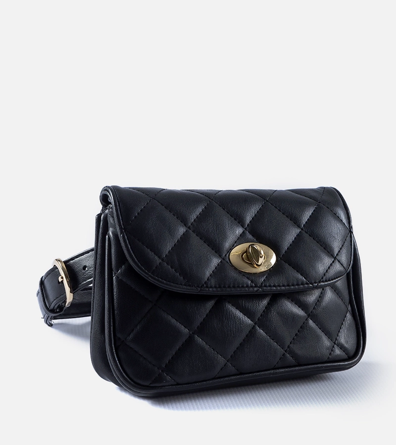 Czarna pikowana saszetka