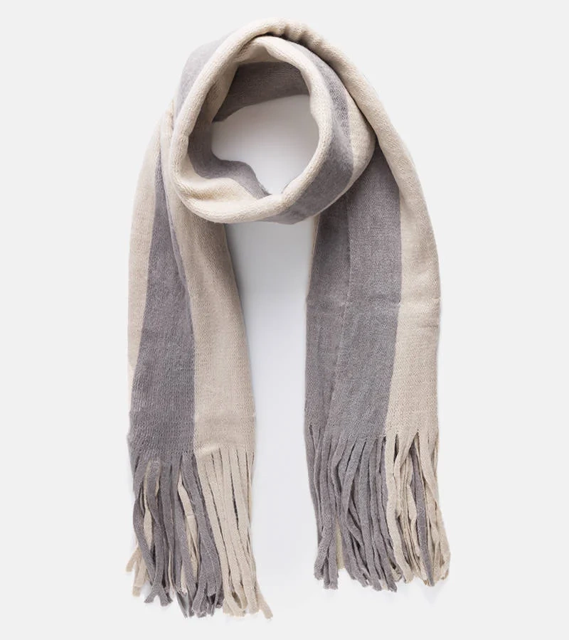 Beżowo-szary szal z frędzlami