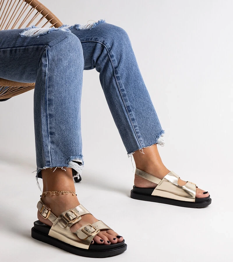 Złote sandały na platformie