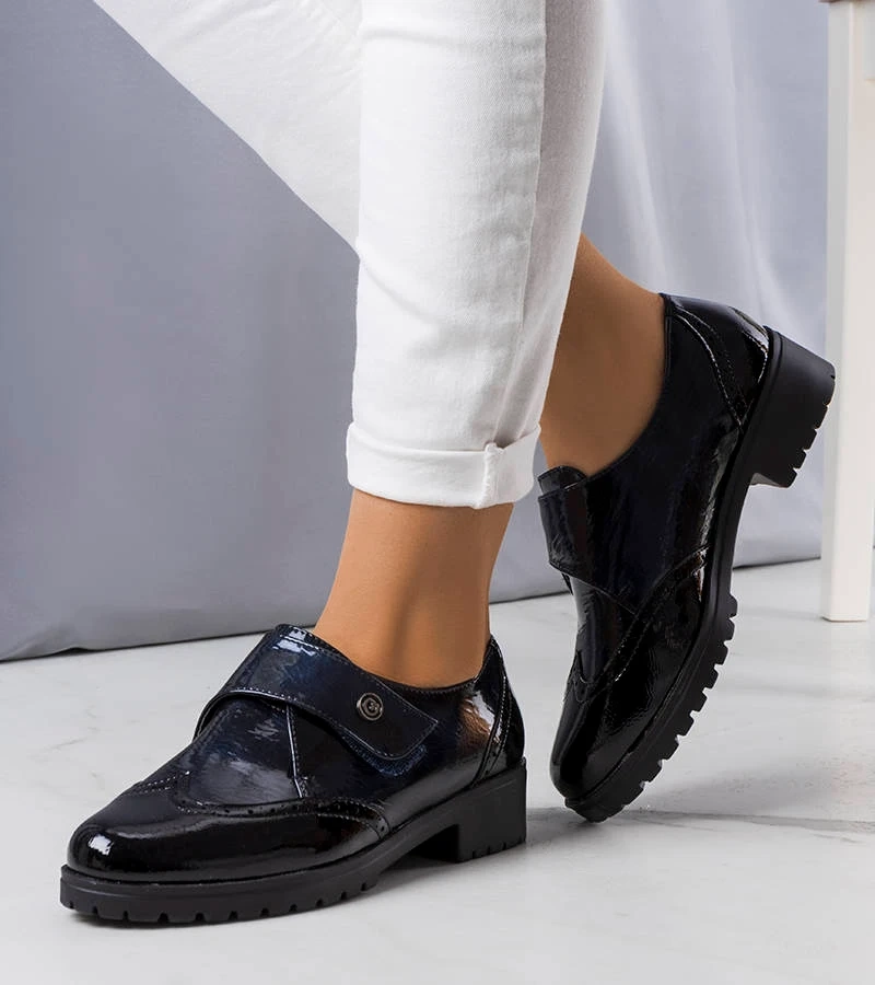 Lakierowane granatowe półbuty