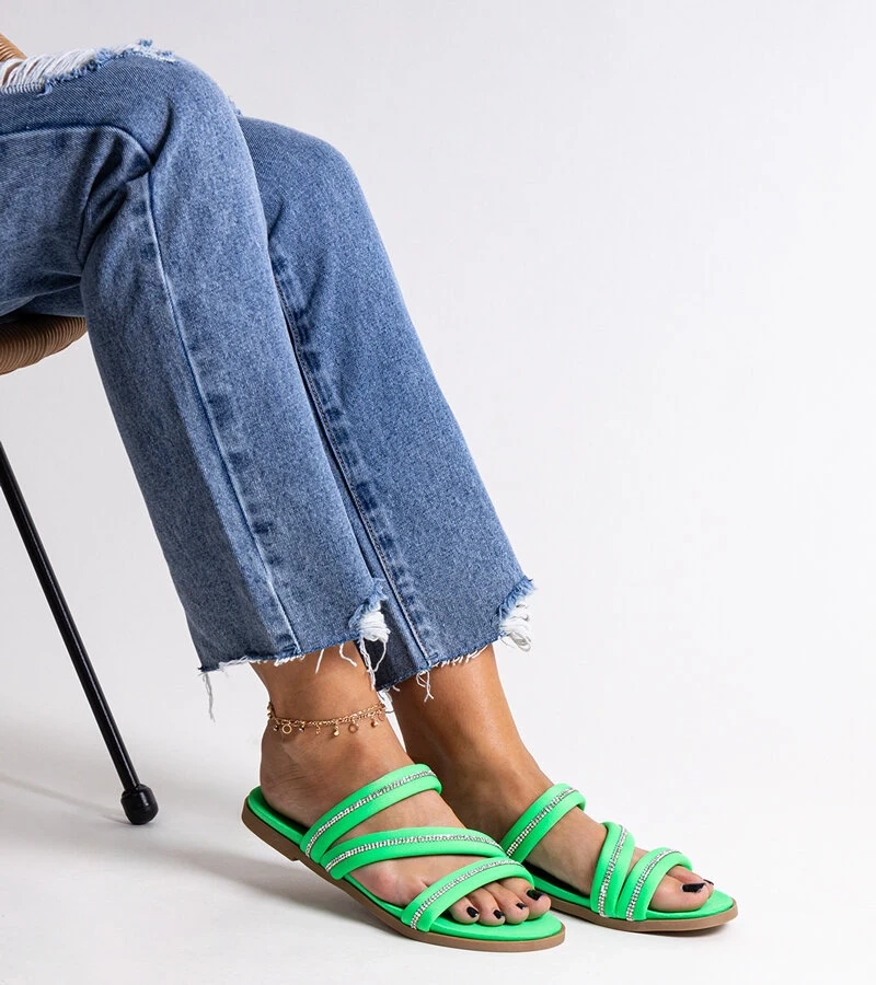 Zielone klapki z cyrkoniami