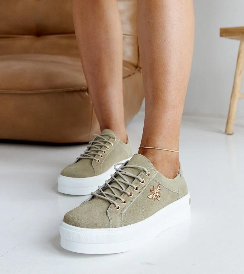 Zielone skórzane sneakersy na grubej podeszwie