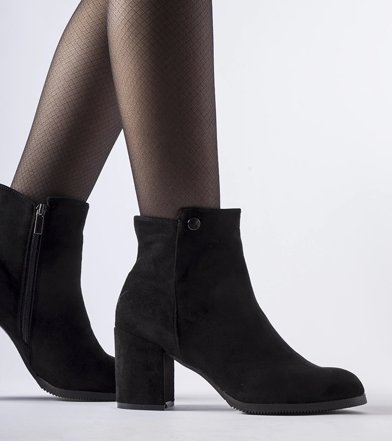 Czarne botki na niskim słupku eko-zamsz