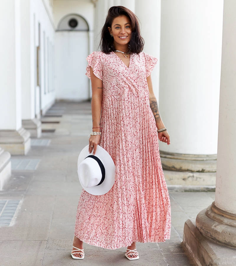 Różowa sukienka maxi w kwiaty