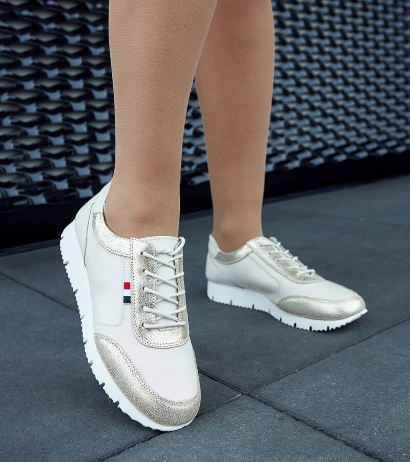 Beżowe skórzane sneakersy damskie