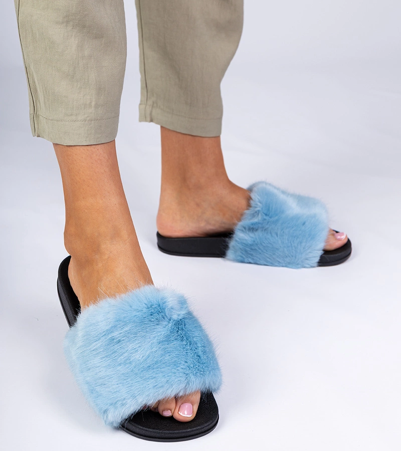 Hers Niebieskie klapki z futerkiem