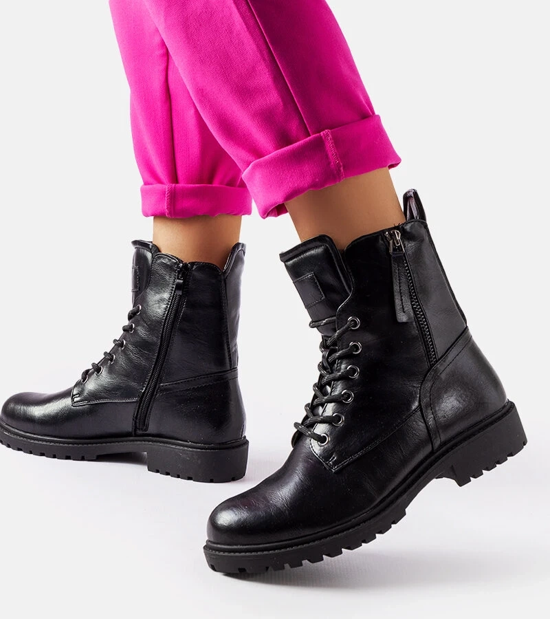 Czarne traperki ocieplane