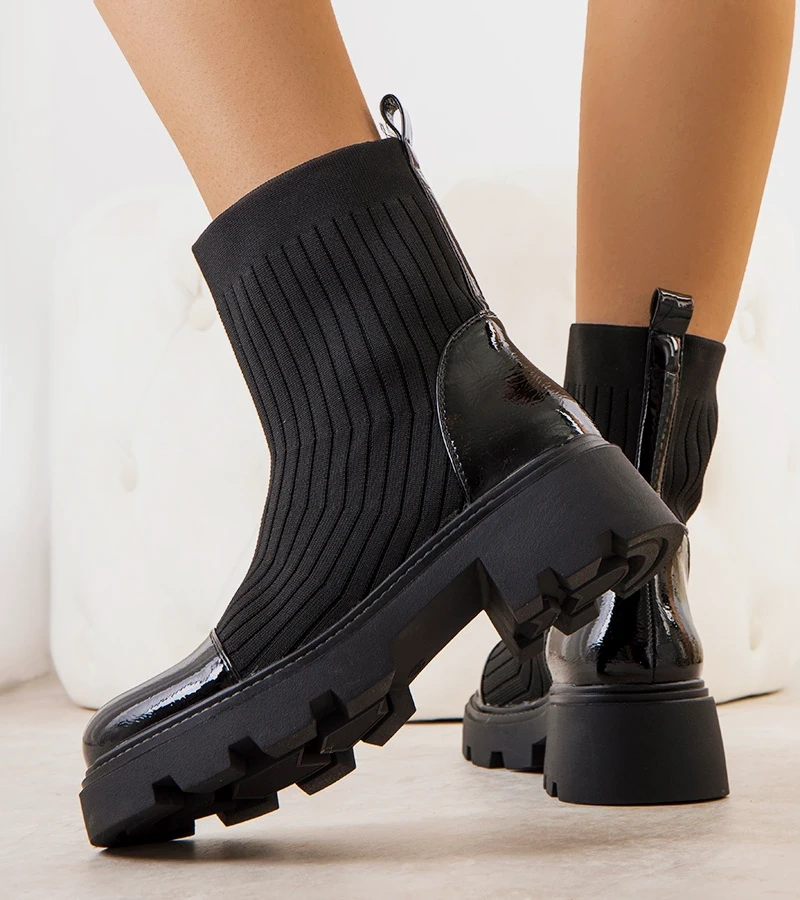 Czarne botki z materiałową cholewką
