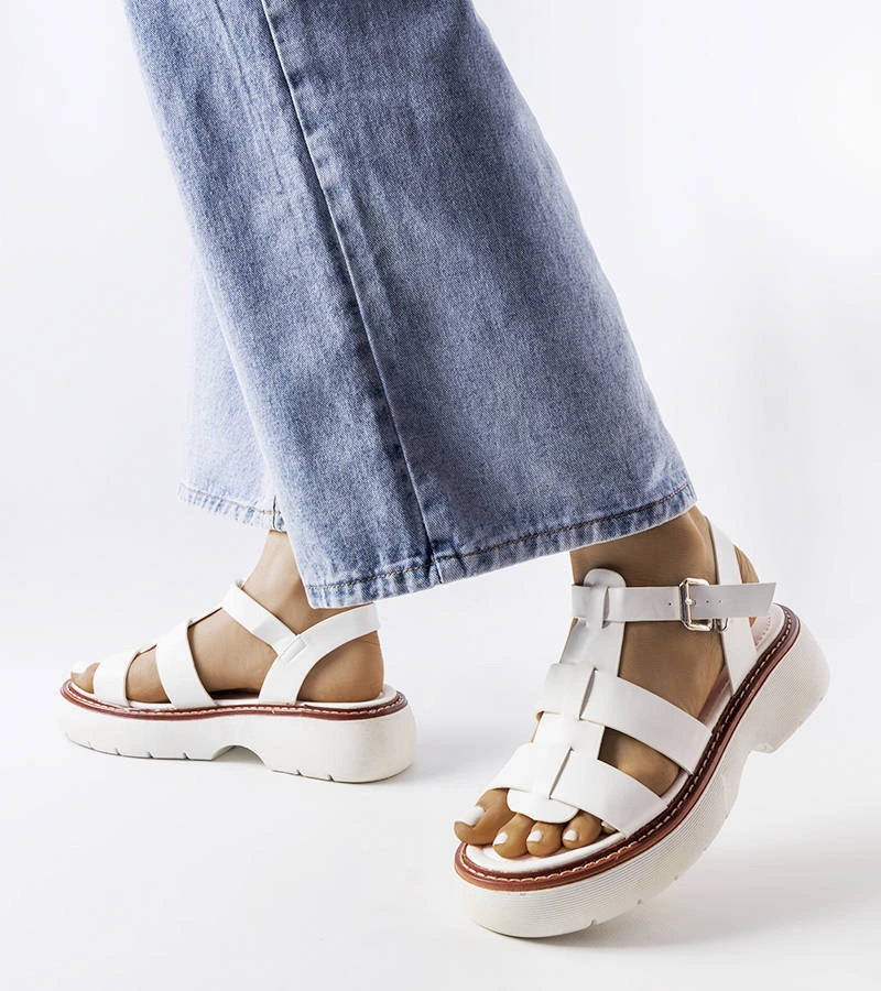 Białe sandały na platformie