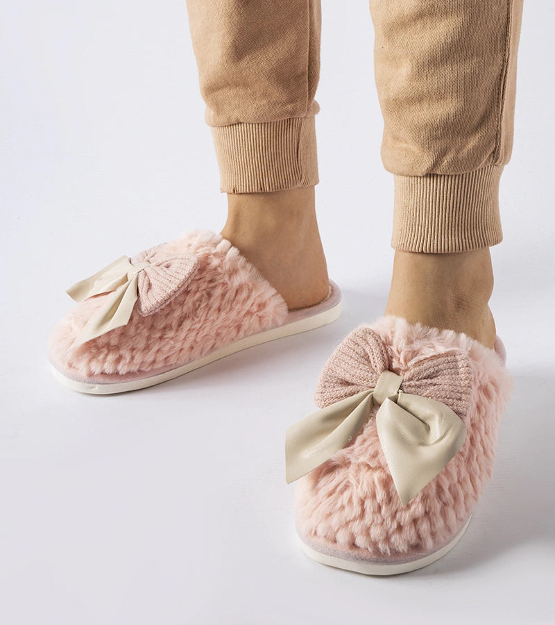 Różowe kapcie z eleganckimi kokardami