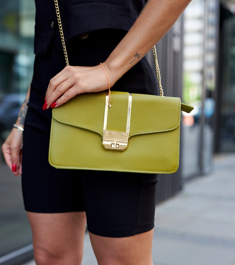 Zielone torebka na ramię z łańcuchem