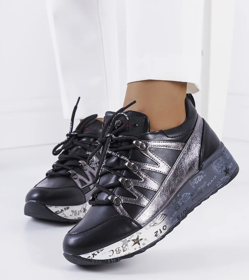 Błyszczące czarne sneakersy
