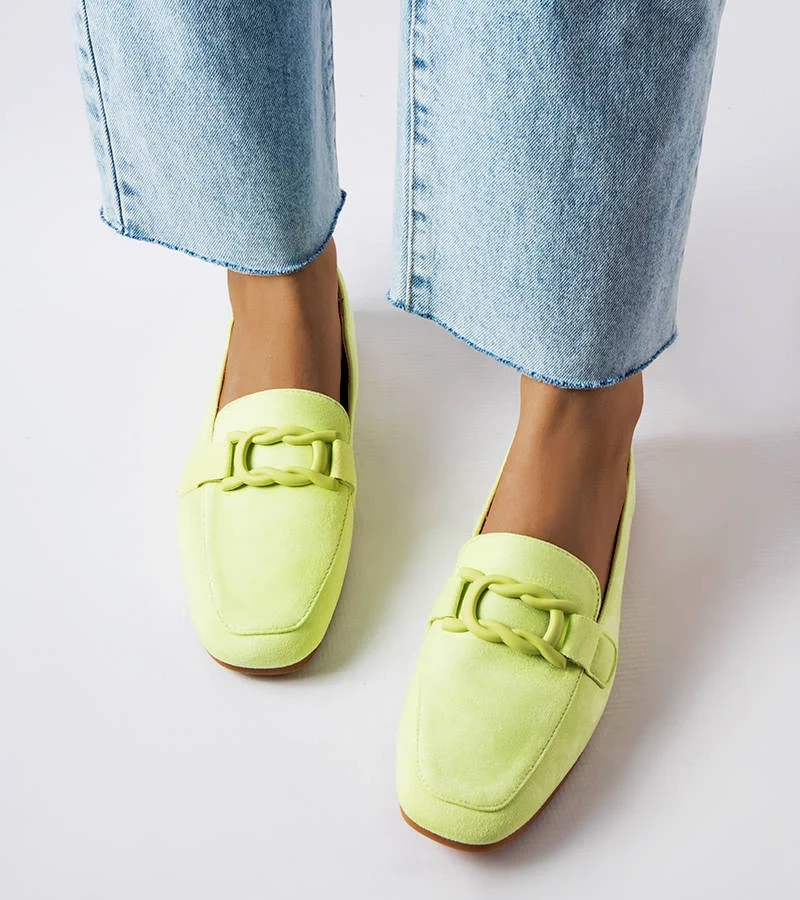 Zielone mokasyny z klamerką