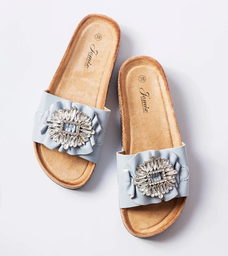 Niebieskie klapki na korkowej podeszwie zdobione cyrkoniami