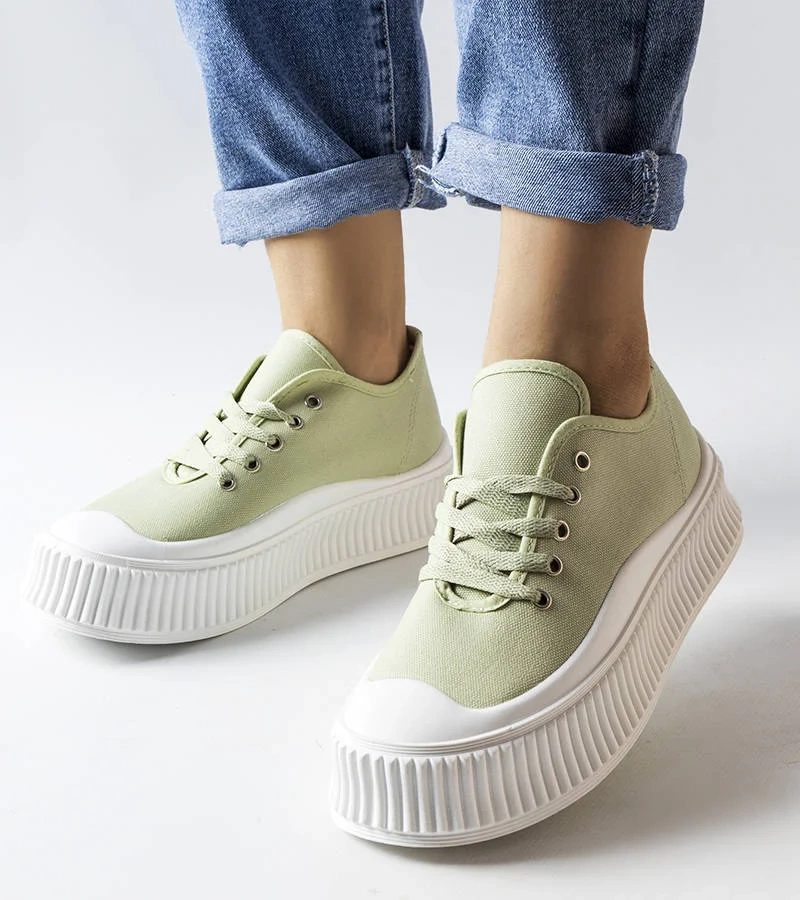 Zielone trampki na grubej podeszwie