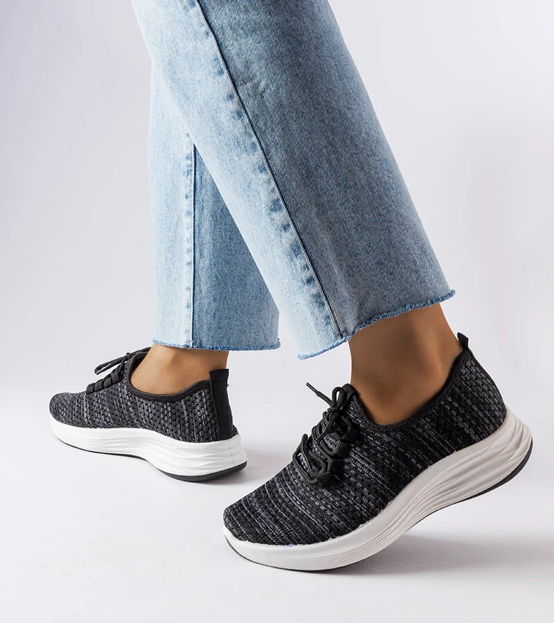 Czarne materiałowe sneakersy