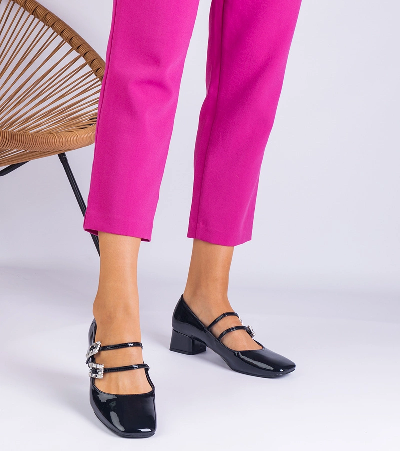 Hers czółenka damskie czarne lakierowane z klamrą z cyrkoniami na słupku