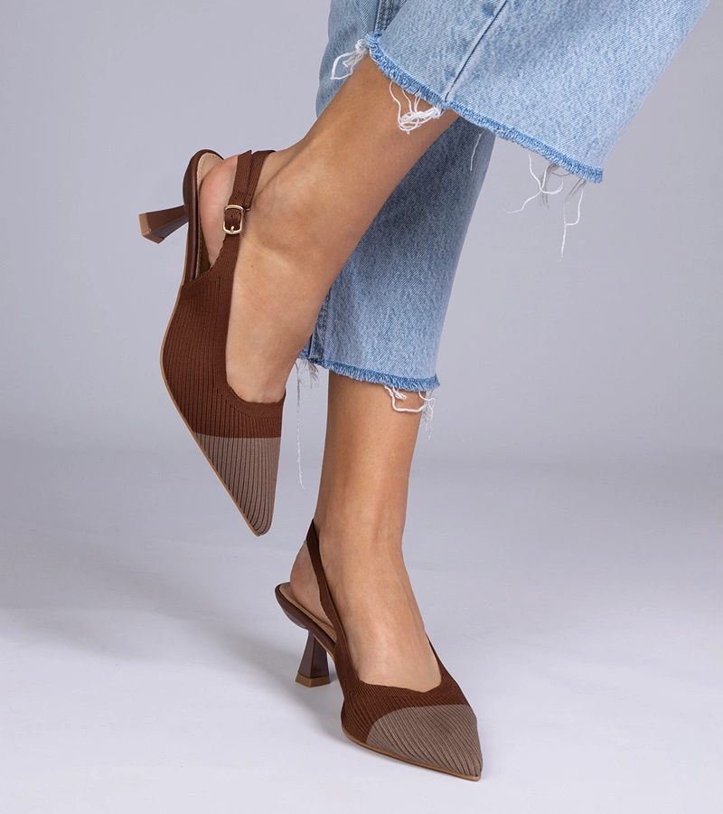 Hers Brązowe czółenka materialowe na niskim obcasie