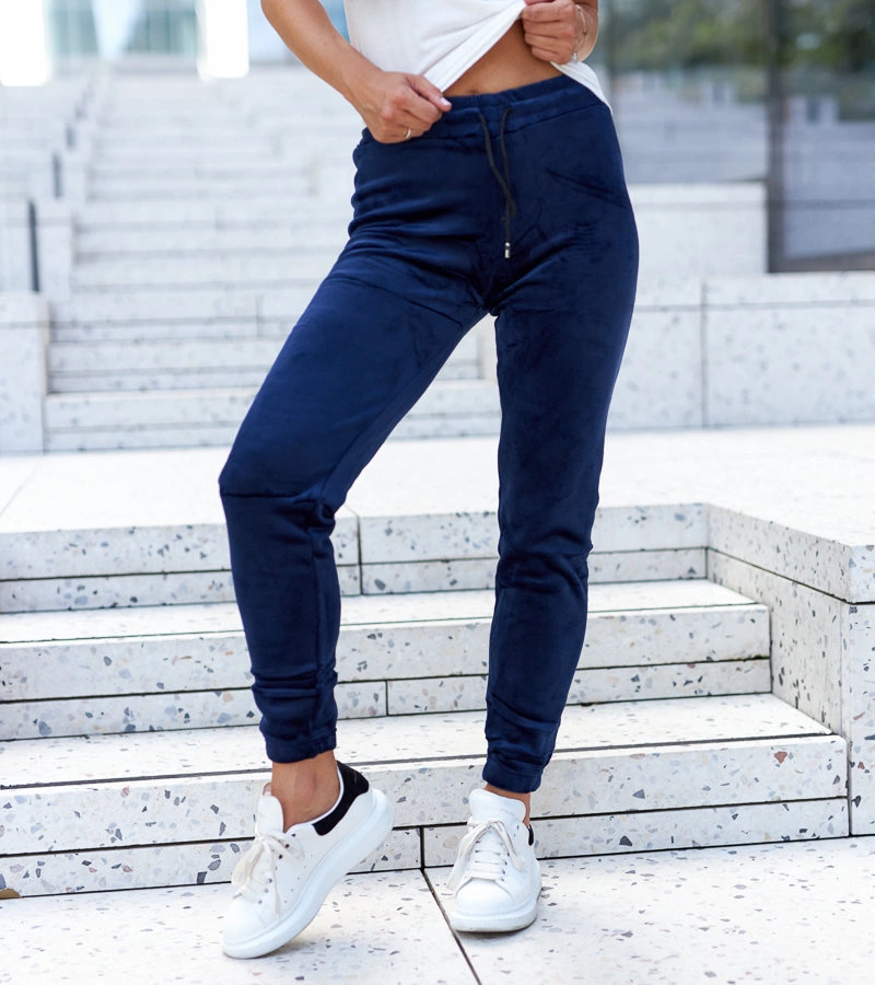 Granatowe spodnie dresowe ocieplane