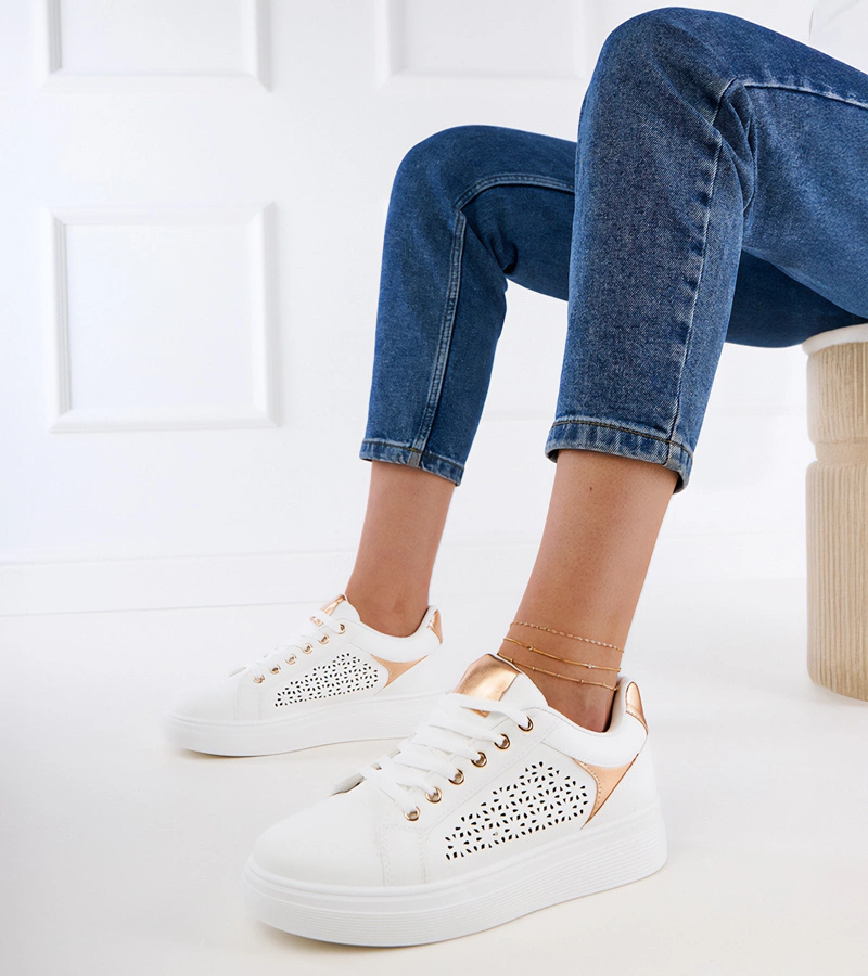 Hers Białe sneakersy ze złotymi wstawkami na platformie