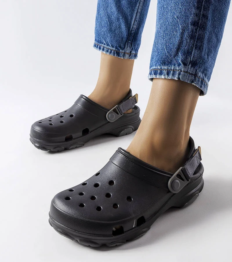 Uniwersalne czarne klapki Crocs