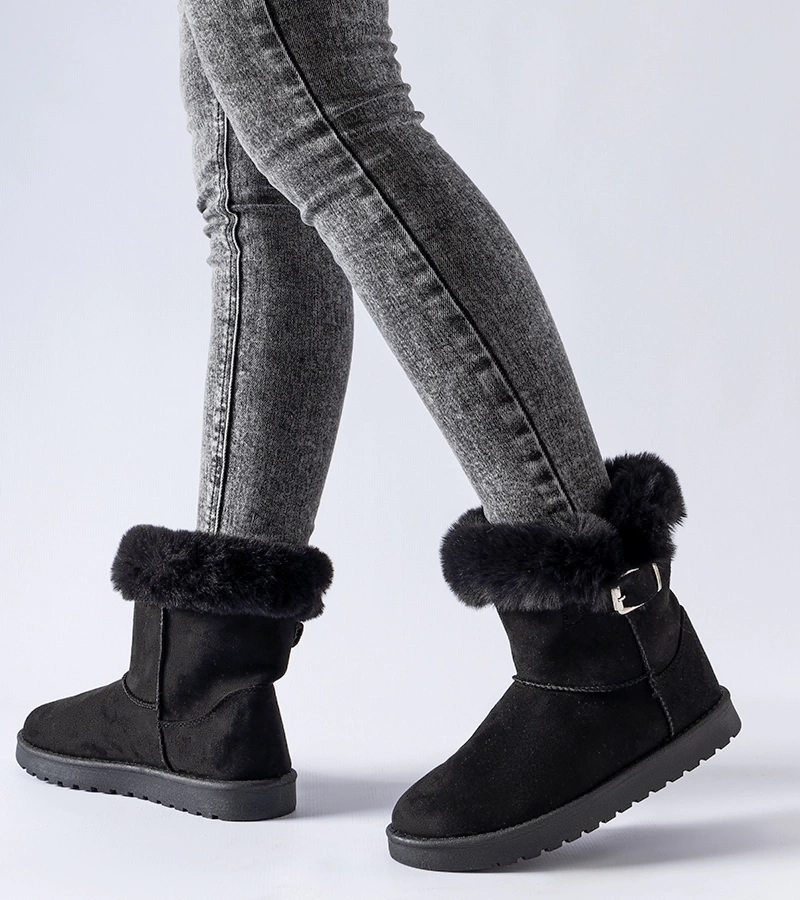 Czarne ocieplane futerkiem śniegowce