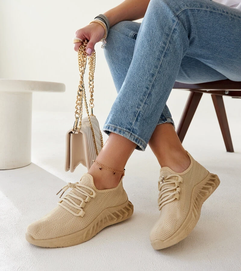Beżowe materiałowe sneakersy