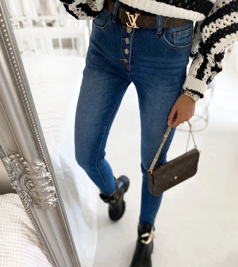 Niebieskie jeansy damskie