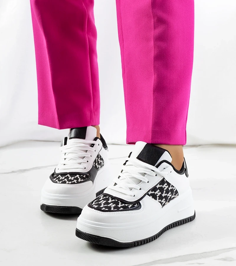 Białe sneakersy na wysokiej platformie