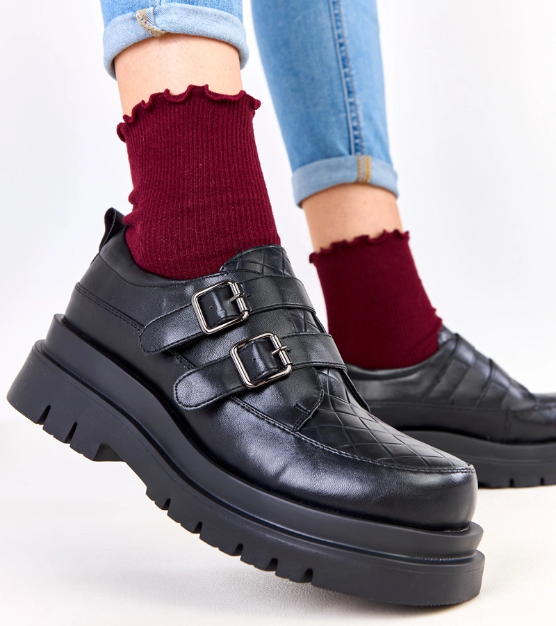 Hers Czarne półbuty na masywnej podeszwie zdobione klamrami