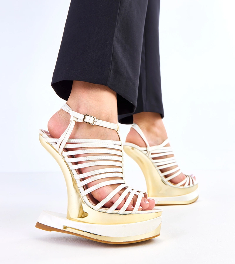 Hers Beżowe sandały na futurystycznym obcasie