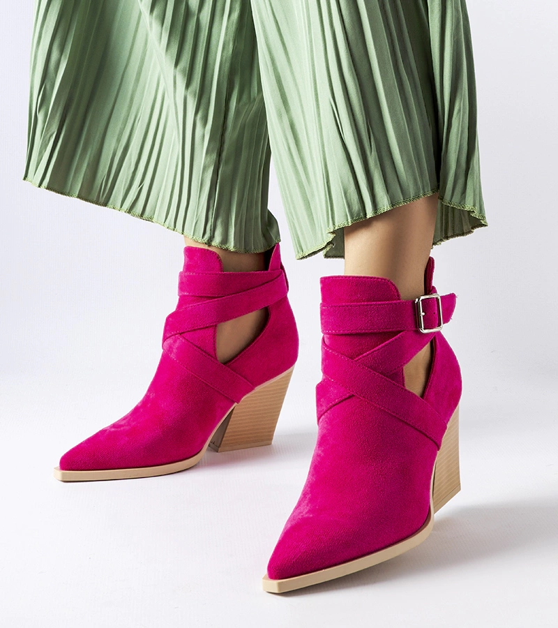 Różowe kowbojki z wycięciami