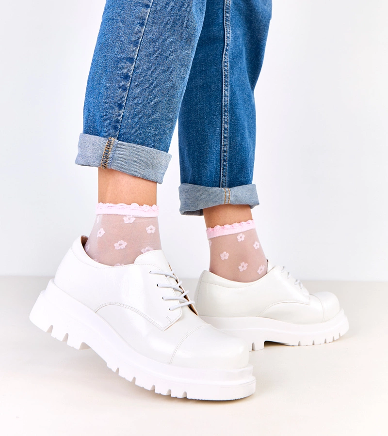 Hers Białe półbuty na traktorowej podeszwie