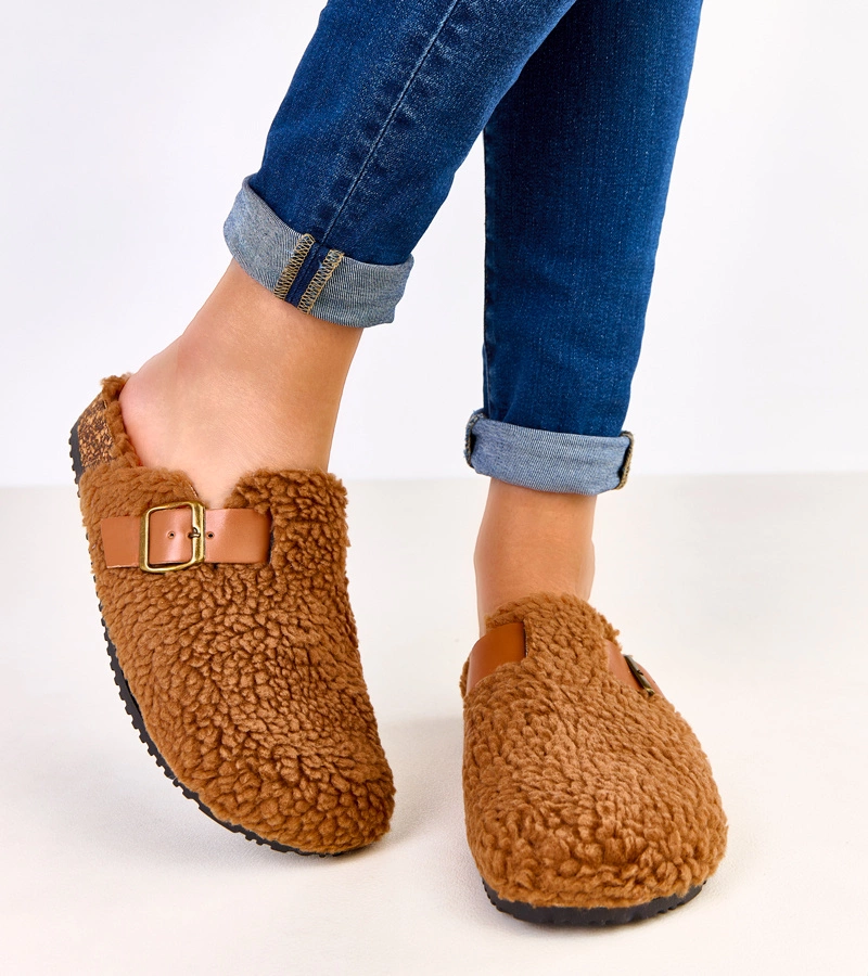 Hers Brązowe zabudowane kapcie kożuszkowe