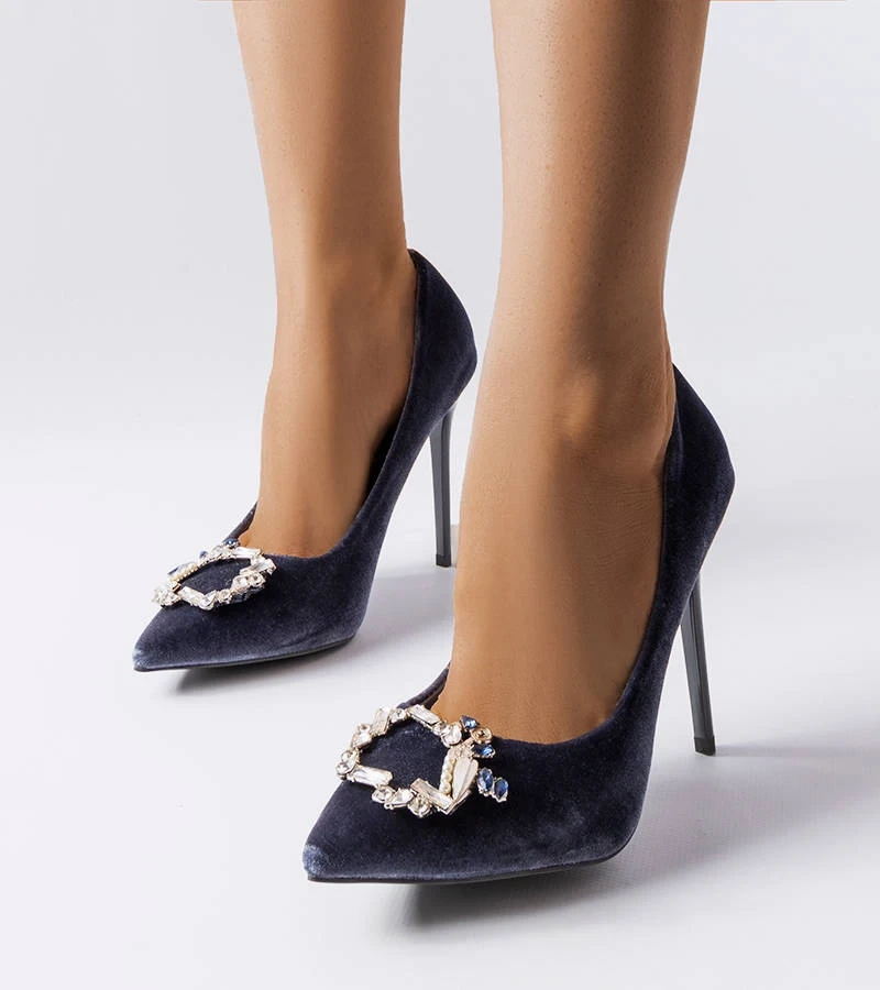 Welurowe szare szpilki bogato zdobione cyrkoniami